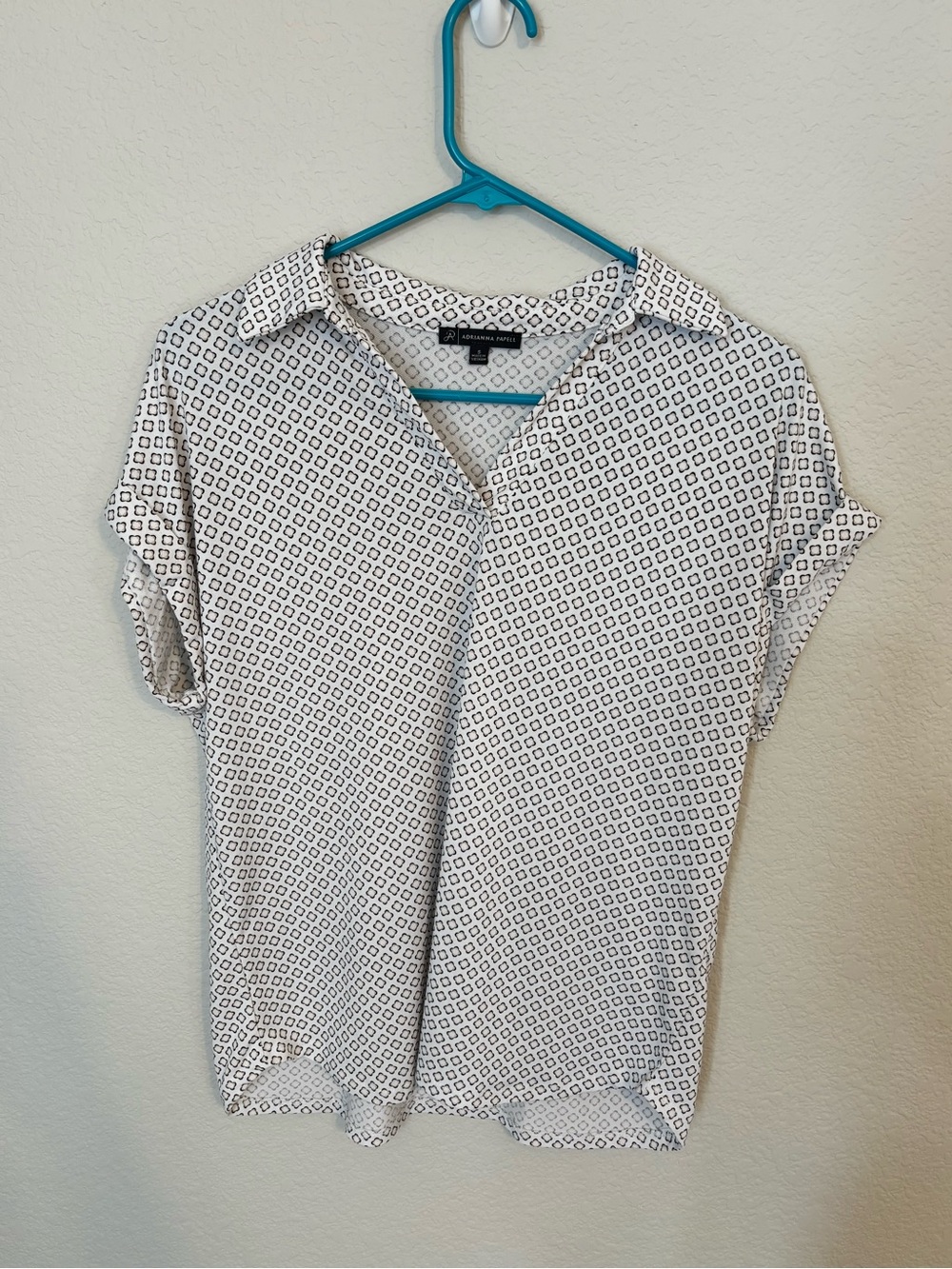 NWOT - Adrianna Papell White Geometric Print Short Sleeve Blouse - S